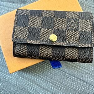 AUTHENTIC LOUIS VUITTON SIX RING KEY HOLDER 🇫🇷🤎🖤(EXCELLENT CONDITION)